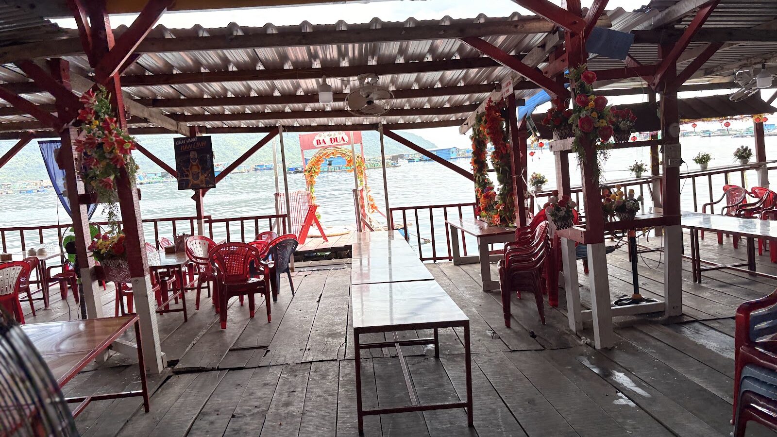 Bè nổi Ba Đua