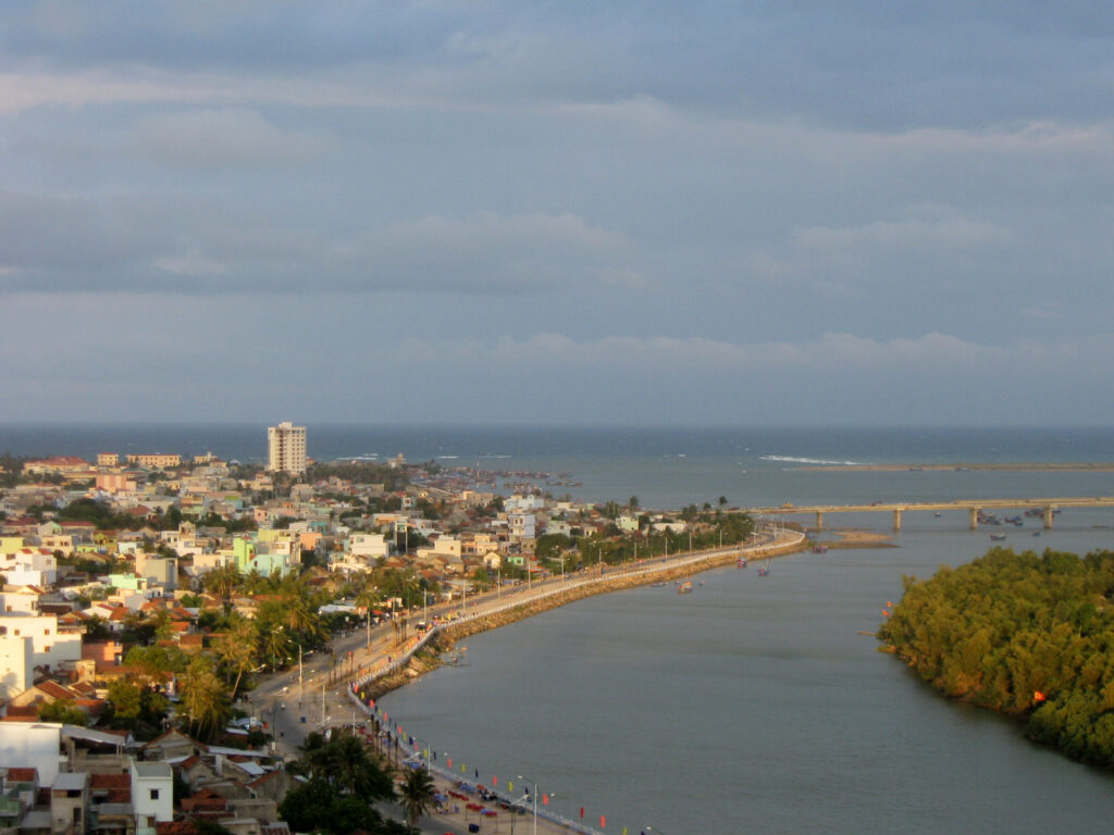 Toàn cảnh Tuy Hòa nhìn từ Núi Nhạn
